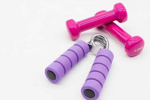ダンベルとハンドグリップ ダンベルとハンドグリップ ダンベル,ハンドグリップ,筋トレの写真素材