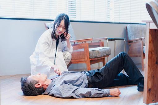 急病人の対応をする女性ドクター 医療,シニア,女医の写真素材