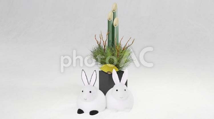 門松と二羽のうさぎ　02 年賀状,正月,門松の写真素材