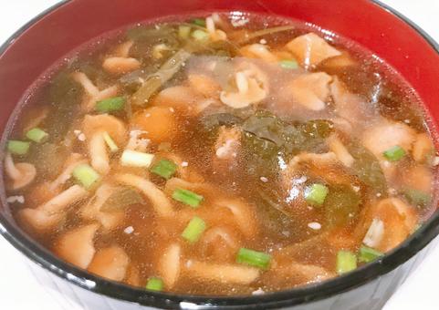 なめこスープ なめこスープ なめこスープ,なめこ汁,きのこスープの写真素材