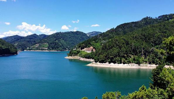 綺麗な湖 綺麗な湖の写真