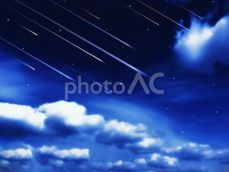 流れ星とふわふわの雲の背景素材 流れ星,ふわふわ,雲の写真素材