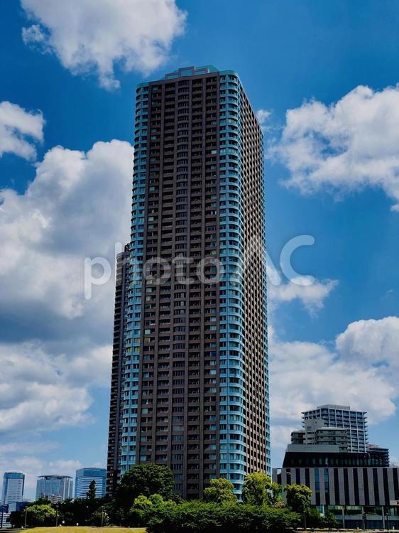 タワーマンションのある都市風景 タワーマンション,タワマン,マンションの写真素材