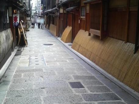 京都の小路 京都,京町家,犬矢来の写真素材