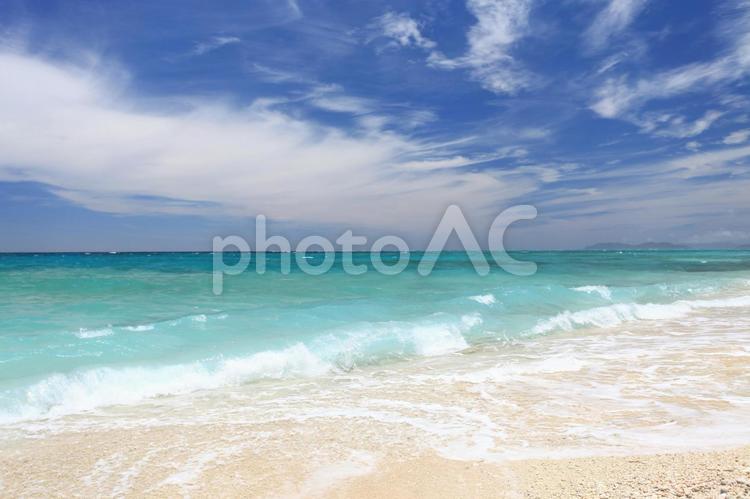 沖縄の美しいビーチ ビーチ,海,波の写真素材
