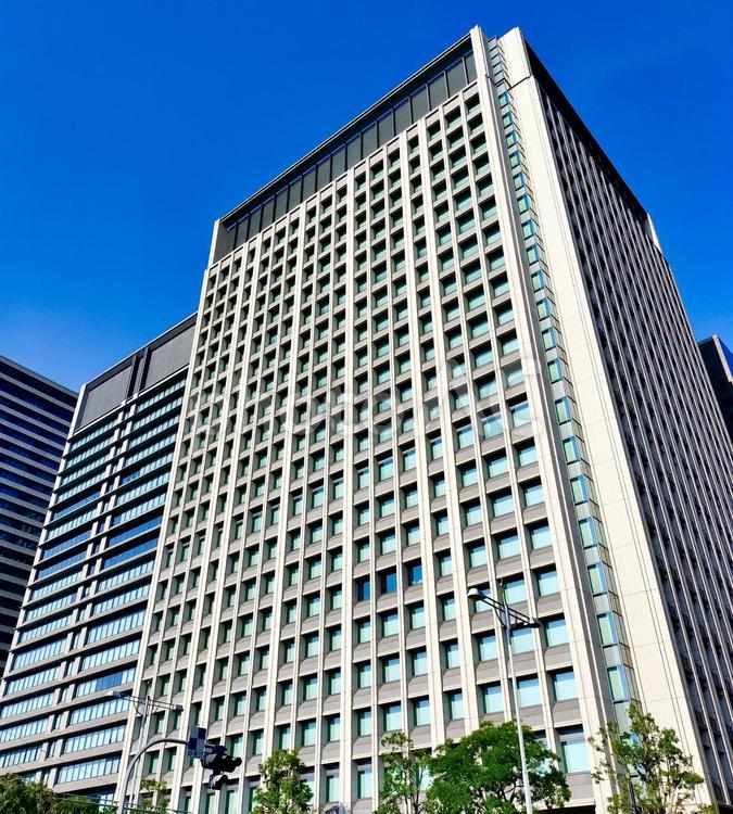 ビルディングと信号機 ビジネス,ビル,オフィスビルの写真素材