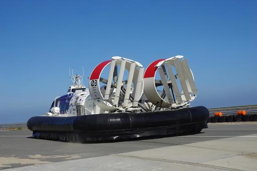 ホーバークラフト（後ろから） ホーバークラフト,ホバークラフト,船の写真素材