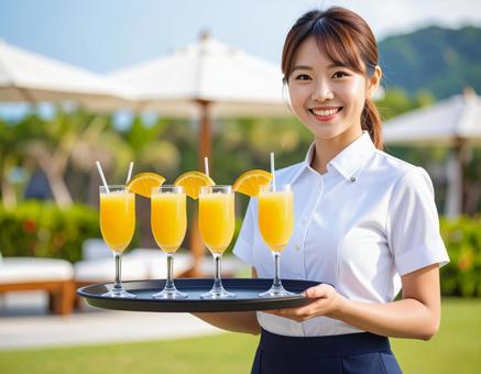 お飲み物をお持しました・リゾートスタッフ お飲み物をお持しました・リゾートスタッフの写真