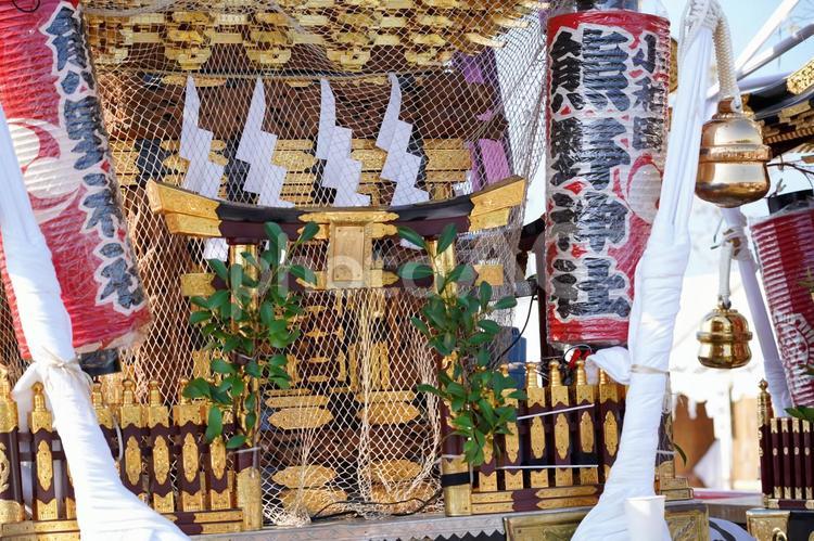 御輿の網と提灯の装飾 浜降祭,夏祭り,賑わいの写真素材