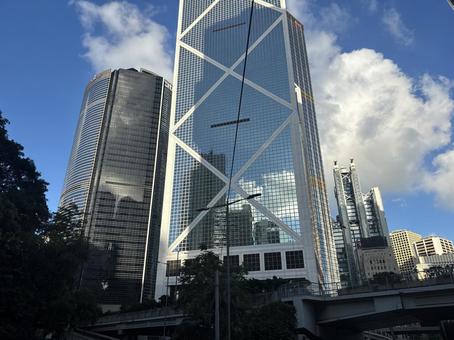 香港の青空に映える近代的な高層ビル群 香港,高層ビル,都市風景の写真素材