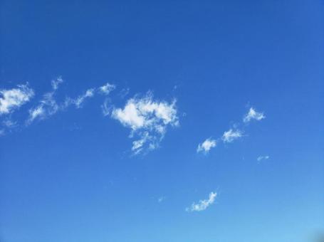 秋の青空と雲 秋の青空と雲の写真