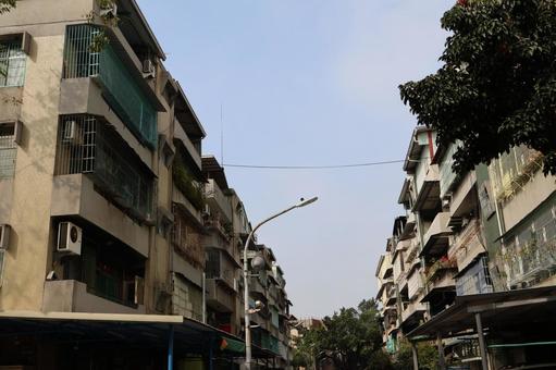 青空と台北の古い団地のある街並みの風景 青空,台北,古いの写真素材
