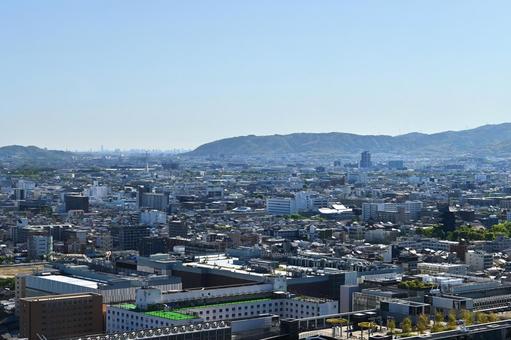 京都タワー展望台から大阪市街方面を望む 京都タワー展望台から大阪市街方面を望むの写真
