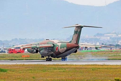 飛行機 航空自衛隊 C-1輸送機 飛行機 航空自衛隊 C-1輸送機 旅客機,輸送機,空の写真素材