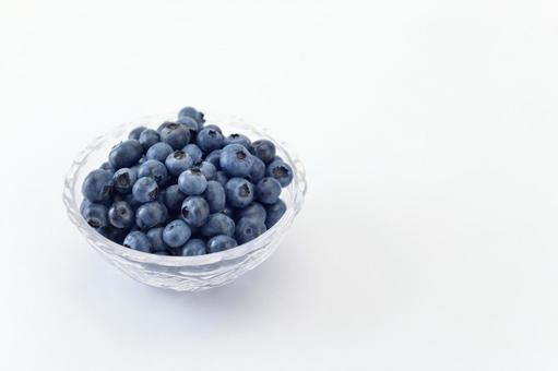 Blueberries, freshly picked blueberries, lots of blueberries in a glass bowl, blueberry image material, JPG Blueberries, freshly picked blueberries, lots of blueberries in a glass bowl, blueberry image material, JPG