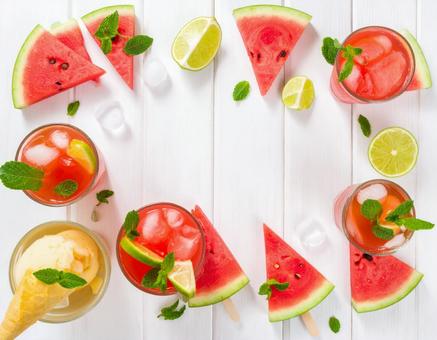 スイカのフレーム スイカのフレームの写真