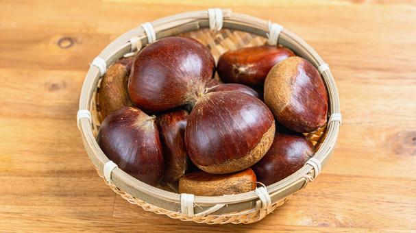 栗 愛媛県産 栗,愛媛県産,竹ざるの写真素材