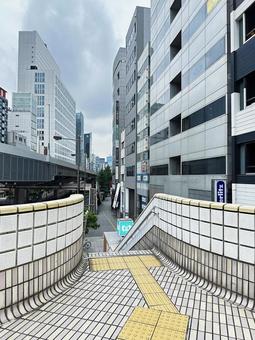 上野周辺 歩道橋 早朝の街並み 上野周辺 歩道橋 早朝の街並み 街並み,東京都,台東区の写真素材
