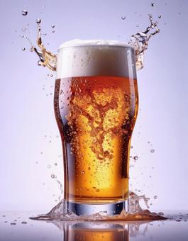 ビールジョッキ(薄色背景) ビールジョッキ(薄色背景)の写真