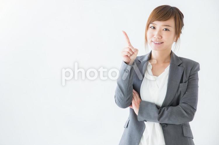 イチオシサインするビジネスウーマン ビジネスウーマン,女性,おすすめの写真素材