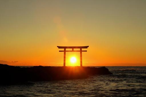 大洗磯崎神社の夜明けの写真