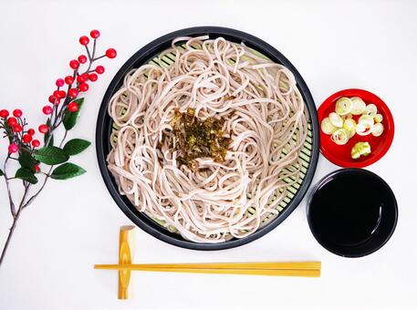 ざるそば＆南天（俯瞰） そば,ざるそば,南天の写真素材