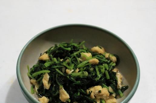 葉大根の胡麻油炒め 葉大根の胡麻油炒め 大根,ダイコン,野菜の写真素材