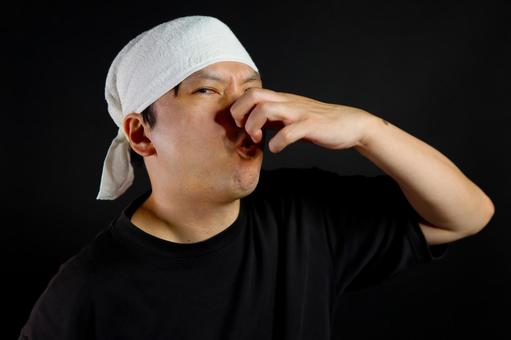 臭いを我慢する男性 男性,顔,表情の写真素材