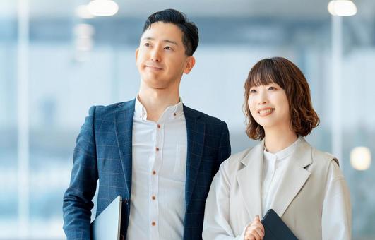 男女2人のビジネスチームワークイメージ 男女2人のビジネスチームワークイメージ 男性,女性,男女の写真素材