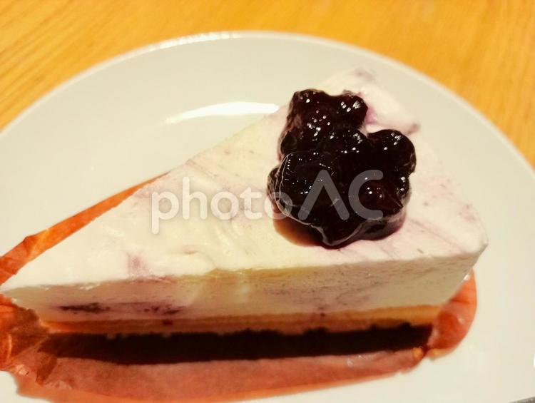 ブルーベリーレアチーズケーキ　6 チーズケーキ,ケーキ,スイーツの写真素材
