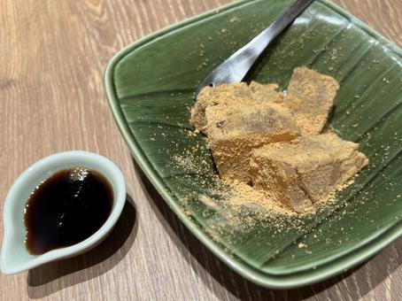 わらび餅と黒蜜 わらび餅と黒蜜の写真
