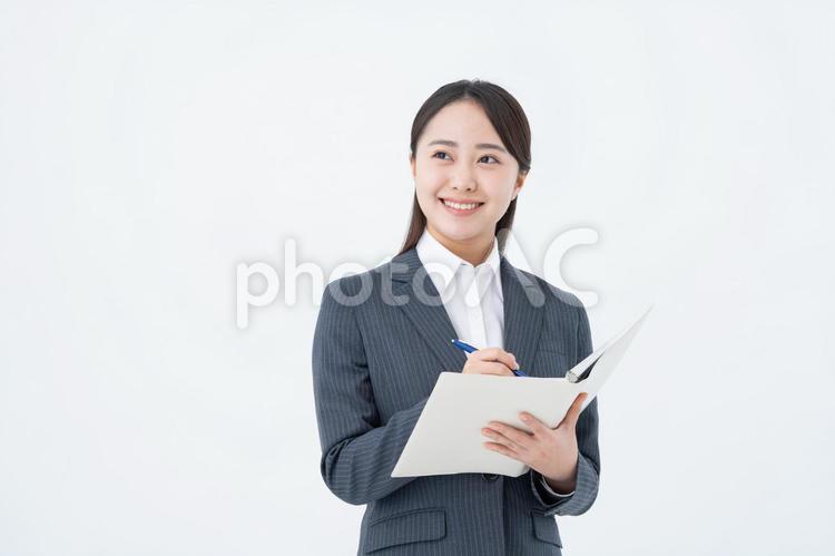 手帳を持つ若いビジネスウーマン ビジネスウーマン,ビジネス,若いの写真素材