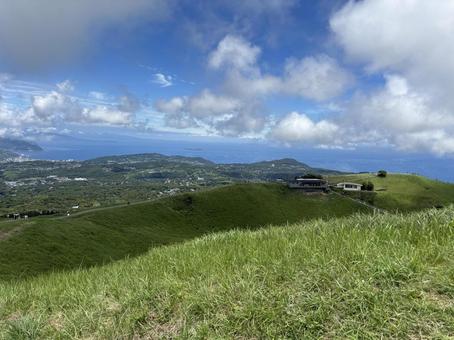 大室山山頂、お鉢巡り。 大室山山頂、お鉢巡り。の写真