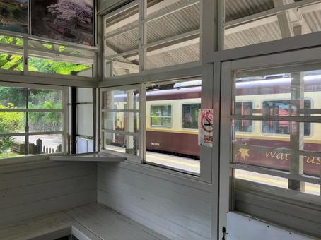 わたらせ渓谷鉄道の通洞駅のホーム風景 わたらせ渓谷鉄道の通洞駅のホーム風景 わたらせ渓谷鉄道,通洞駅,ホームの写真素材
