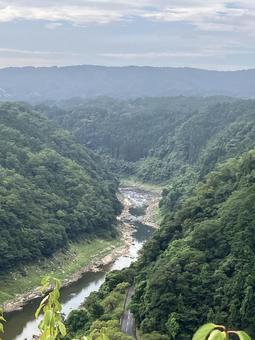 月ヶ瀬梅林から見た干上がった名張川3 月ヶ瀬梅林から見た干上がった名張川3 名張川,渇水,干からびるの写真素材