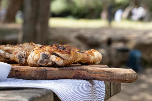 ボードの上の骨付き肉 骨付き肉,バーベキュー,チキンの写真素材