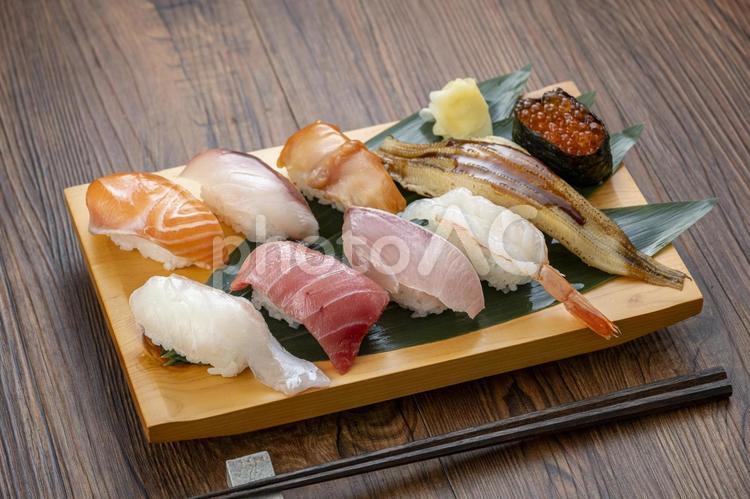 皿に盛った美味しそうな握り寿司 寿司,お寿司,握りの写真素材
