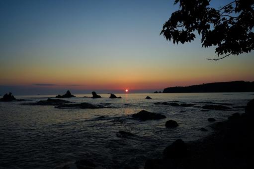 夜明けの太地湾2 太地湾,夜明け,日の出の写真素材