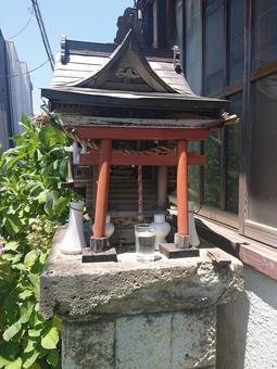 屋敷神 お稲荷さん 屋敷神 お稲荷さん お稲荷さん,秋の陽,屋敷神の写真素材