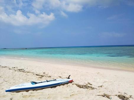 エメラルドビーチとSUP 波照間島,ビーチ,supの写真素材