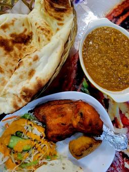カレーセット カレー,ナン,ルーの写真素材