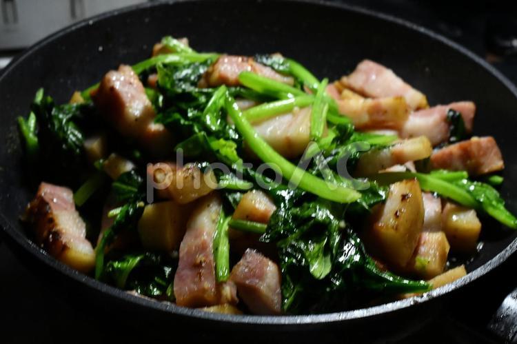 ベーコンほうれん草炒め 晩酌,料理,ベーコンの写真素材