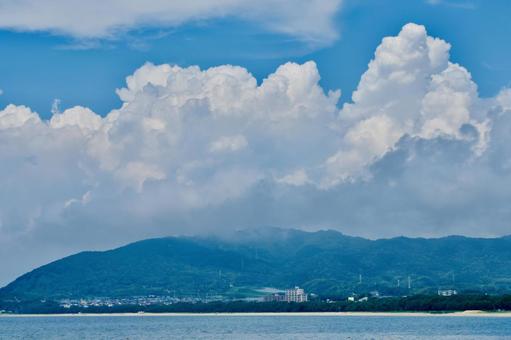 急成長した入道雲 急成長した入道雲 入道雲,大きい,急成長の写真素材