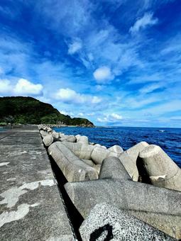 堤防とテトラポット 海 堤防とテトラポット 海 海,自然,風景の写真素材