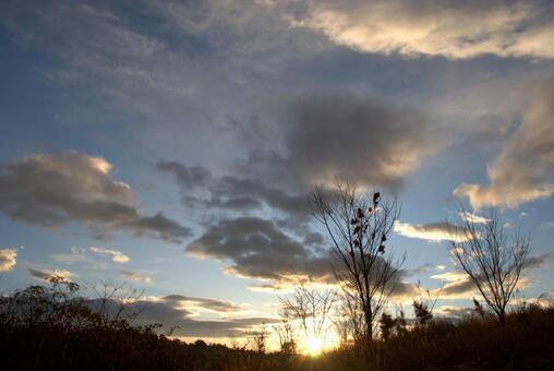 冬の朝の風景 空,日の出,冬の写真素材