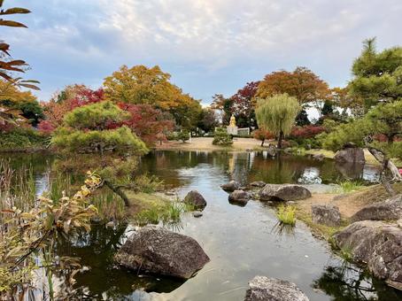 秋の夕方　福井県紫式部公園 夕方,夕暮れ,夕雲の写真素材
