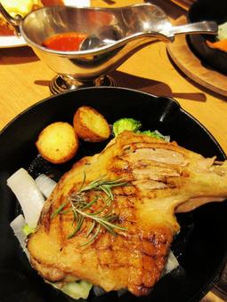 チキンステーキ チキンステーキ 鶏肉,チキン,グリルチキンの写真素材
