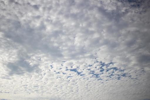 秋の空の雲の写真