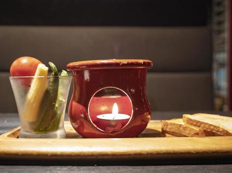 灯火ゆらめく夜の前菜 バーニャカウダ,グルメ,野菜の写真素材