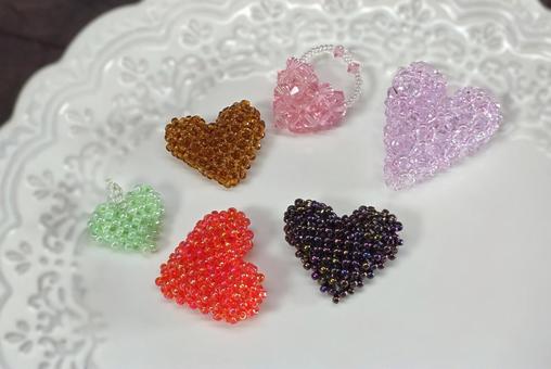 ビーズのハートモチーフ達 ビーズ,ハート,ハートモチーフの写真素材